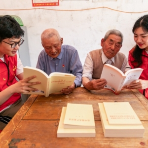 江蘇海安大公鎮(zhèn)：“送”讀紅色經(jīng)典 農(nóng)家書(shū)屋成黨史學(xué)習(xí)“加油站” ...